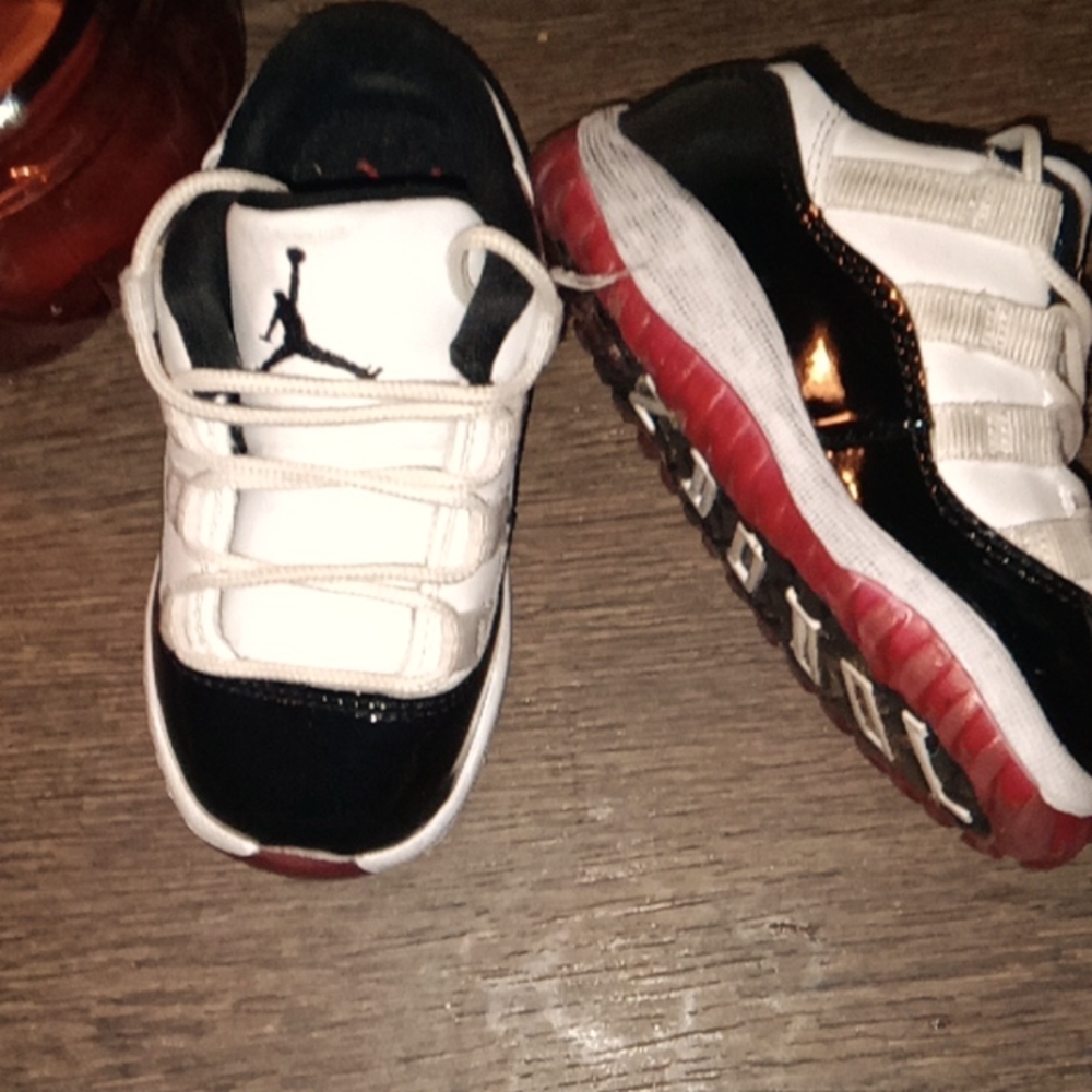 Sneakers size 7